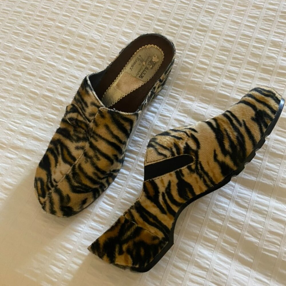Soft Tiger Print Slides - image 2